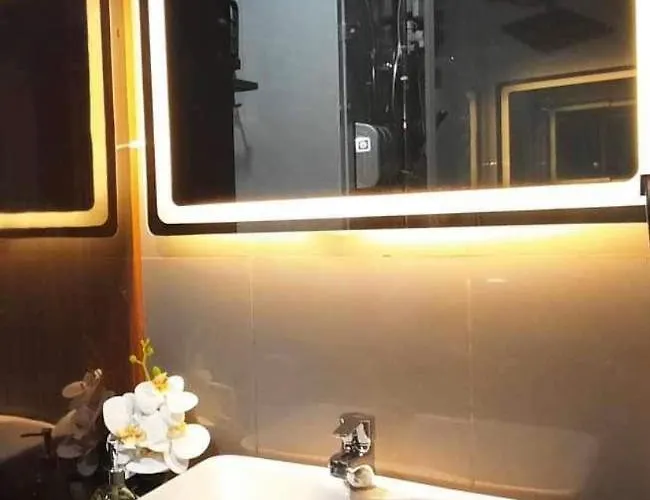 Apartment Air Luxury Makati Cbd With Balcony *